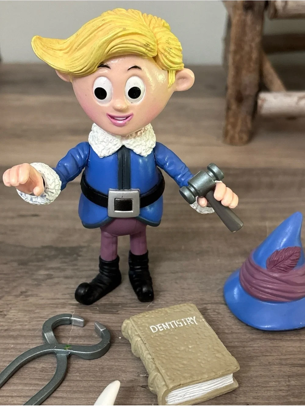 HERMEY w/ Teeth Pliers Book Figure Island Misfit Toys Rudolph PLAYING MANTIS
